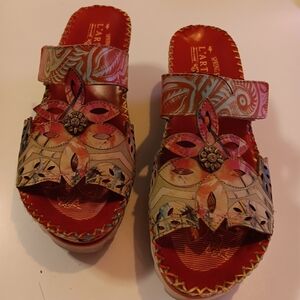 L'Artiste Red and Tan Floral Sandals